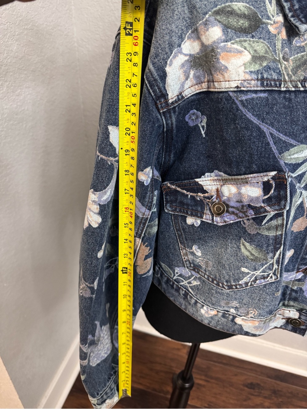 100% Cotton Floral Print Cropped Denim Jacket - Blue Barrel Sleeves NWOT - Picture 10 of 16